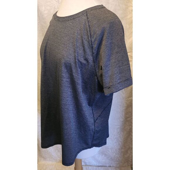 A18  Athletic Works unique style top - Picture 4 of 9